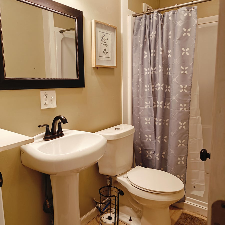 Shared bathroom (2 total)