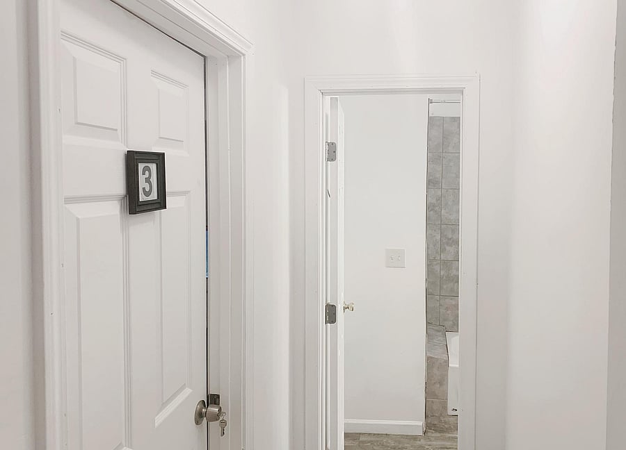 Tub/shower hallway
