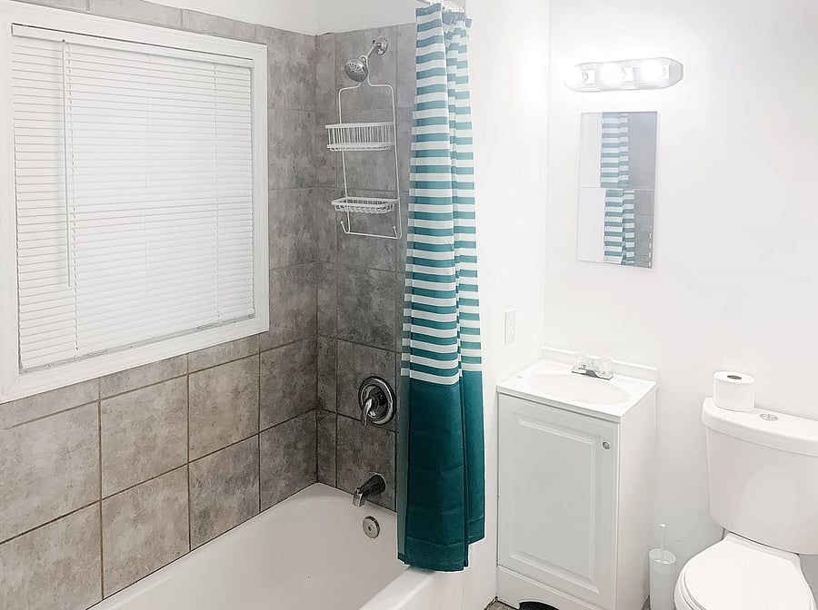Rear bath with tub/shower combo