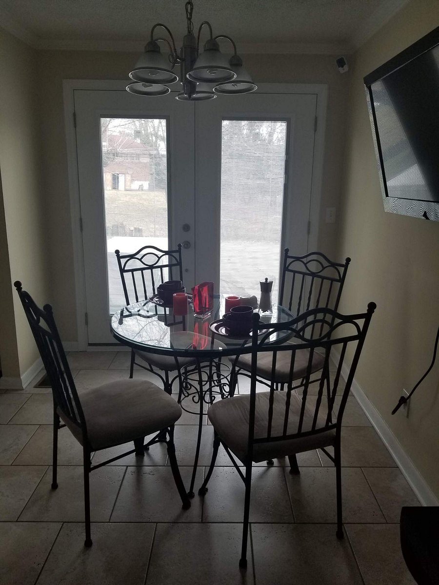 Kitchen dining area