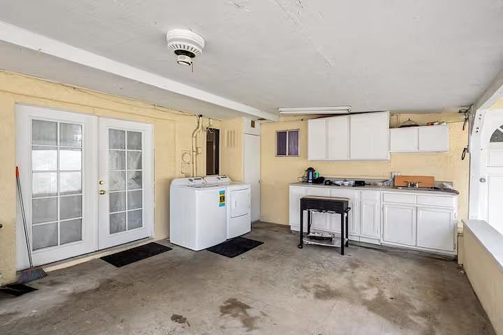 Outside Patio with Washer and Dryer