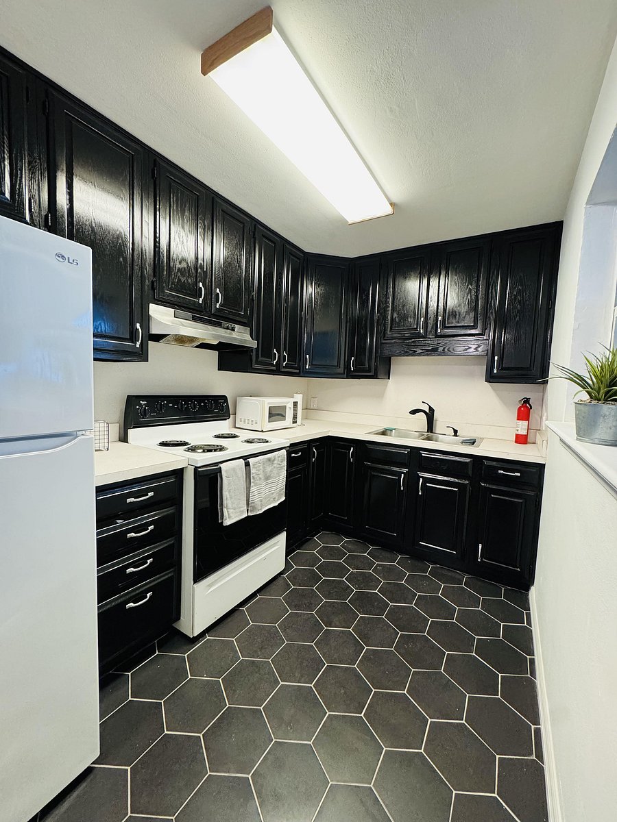 This modern black and white kitchen is a perfect blend of sleek design with gourmet finishes.