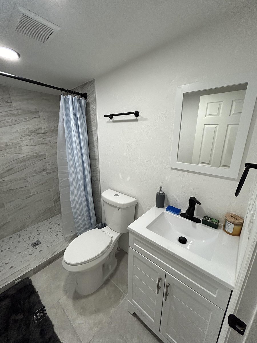 Bathroom 2, between rooms 3 and 4.