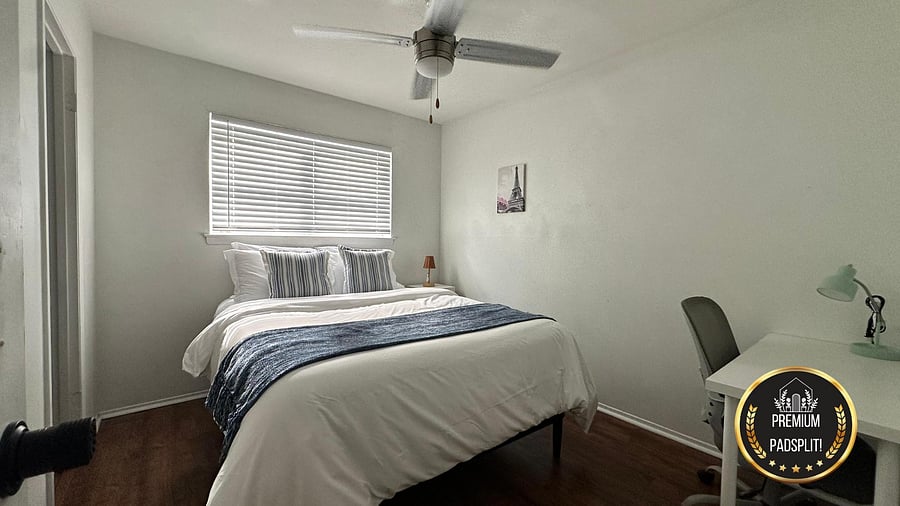 Beautiful bright room to unwind!
