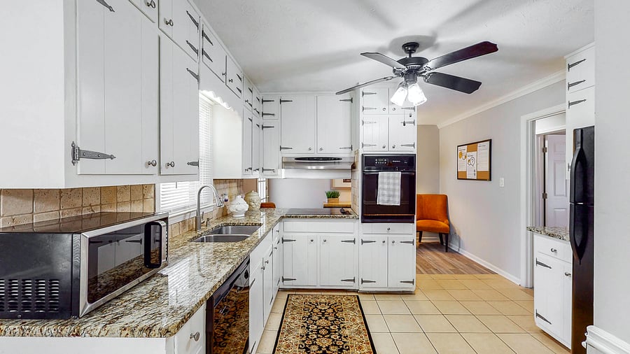 Nicely Furnished Kitchen