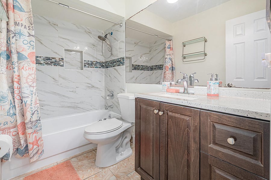 Share bathroom 1