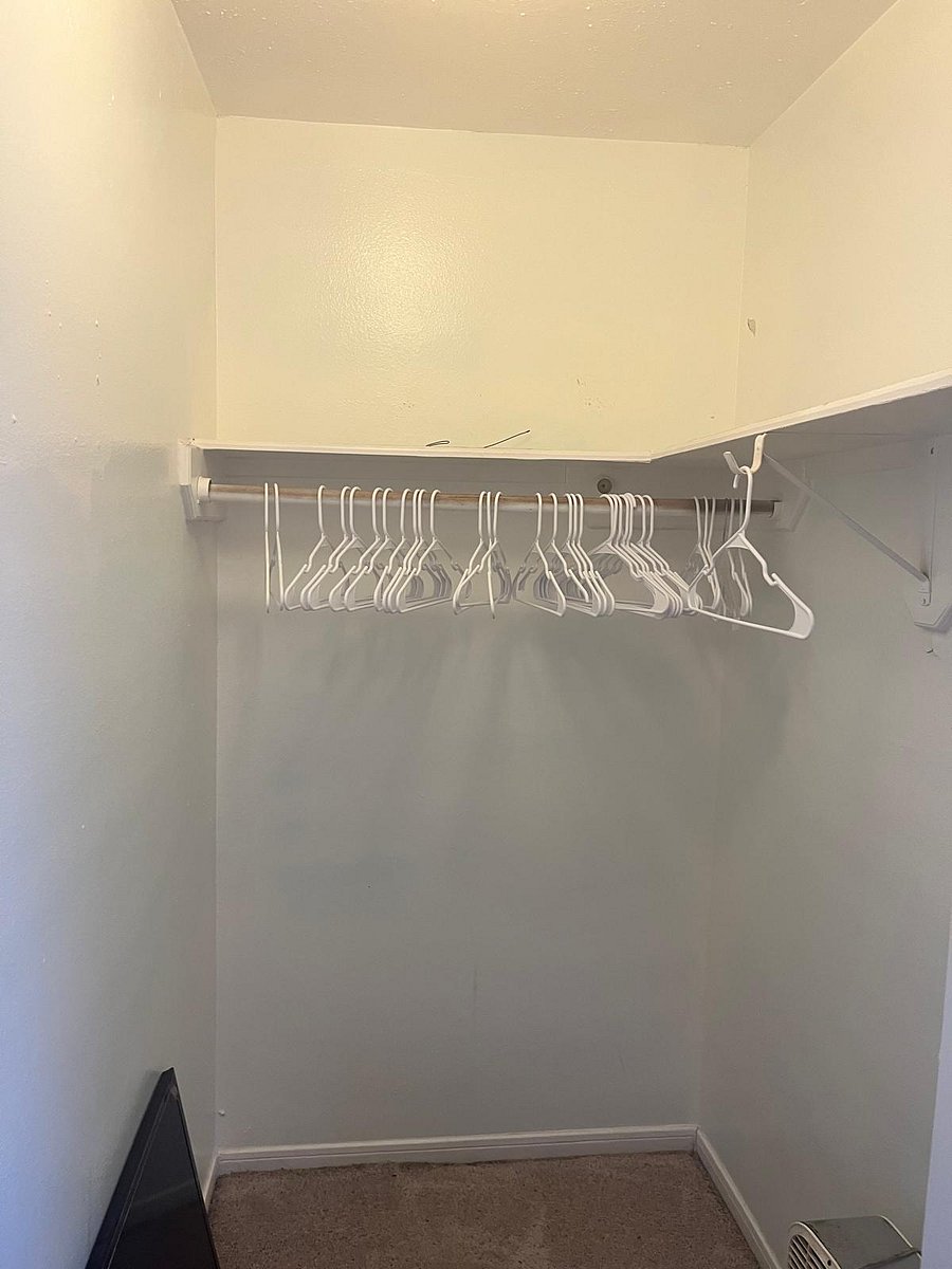 closet with hangers