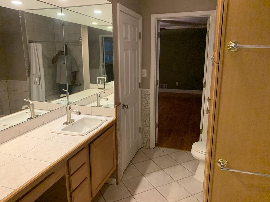 Private Full bathroom 1