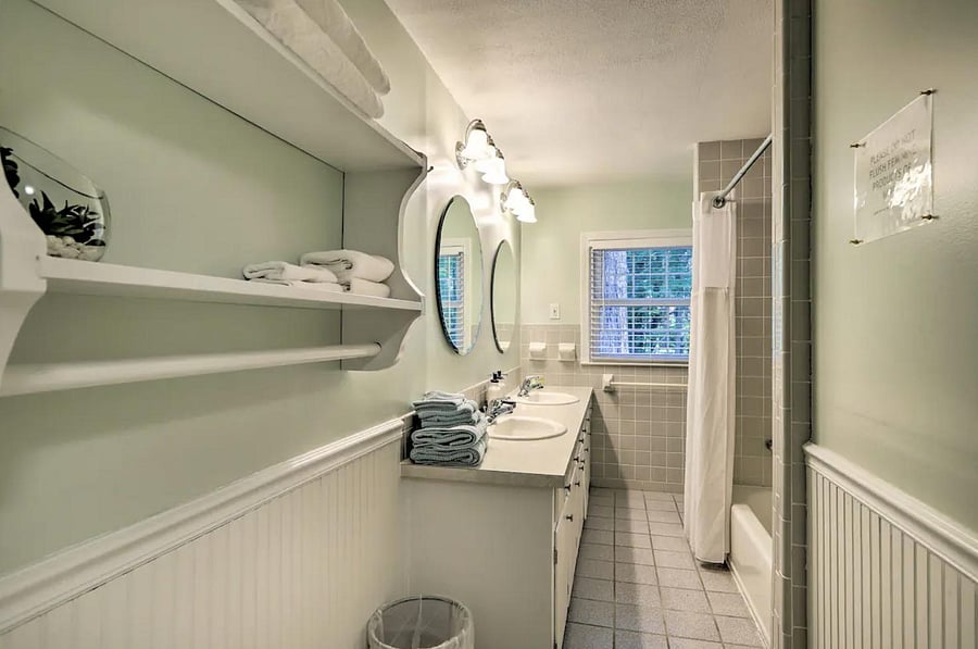 Shared large bathroom