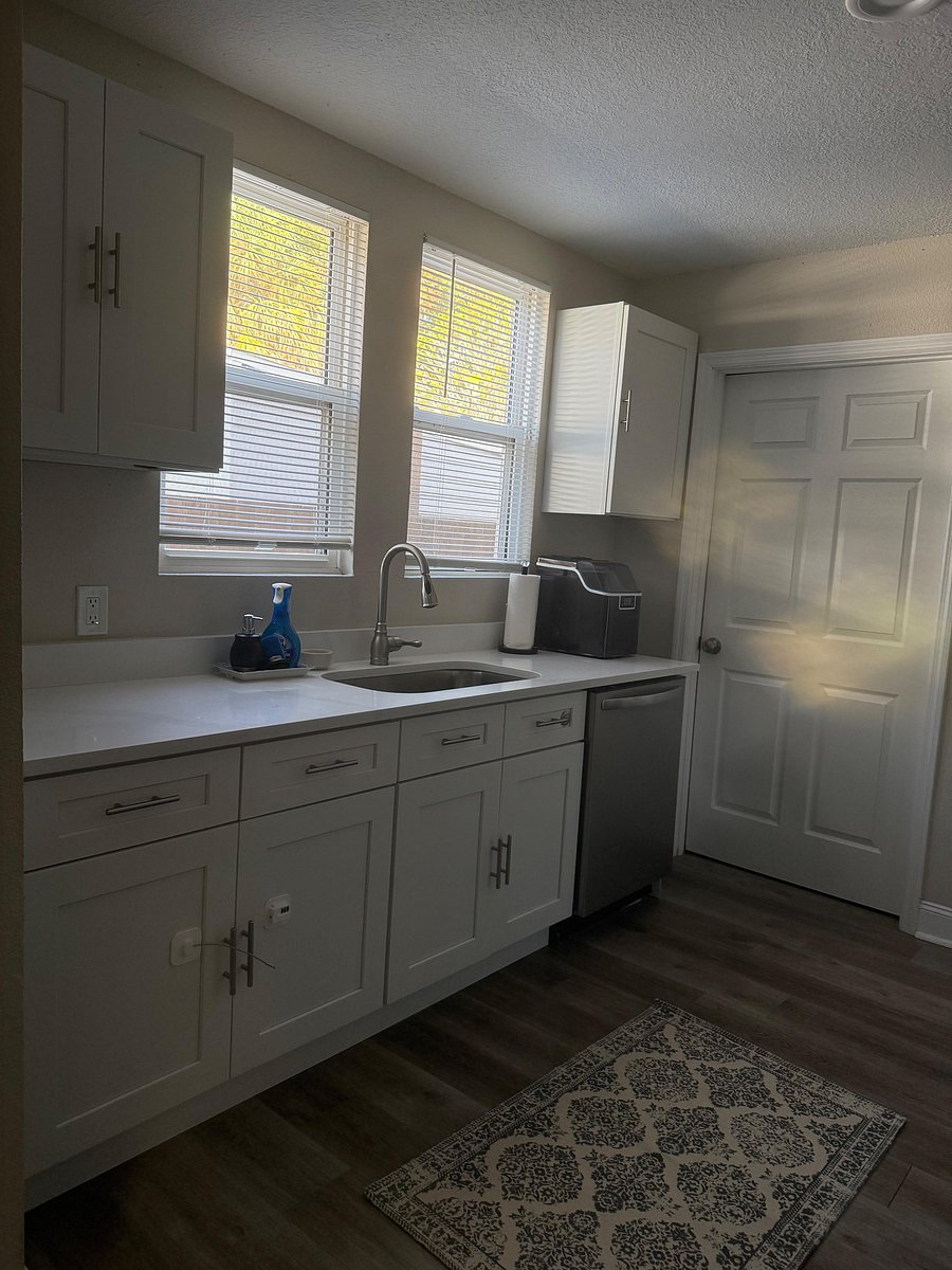 Kitchen with dishwasher and ice machine