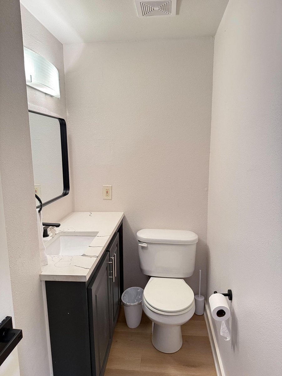 Half bathroom for guest