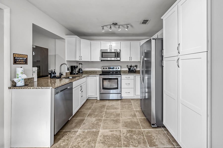 Wow! Updated Kitchen !!