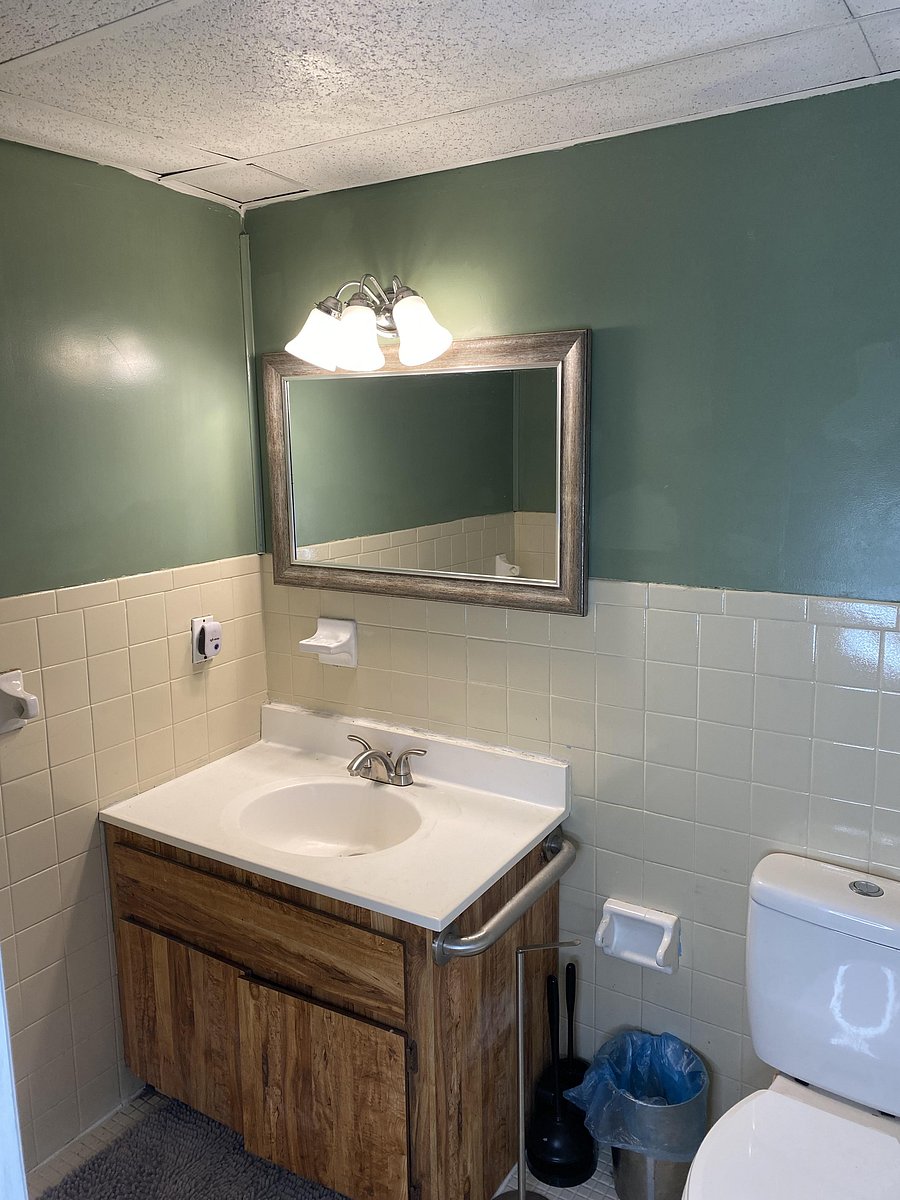 Second hallway bathroom