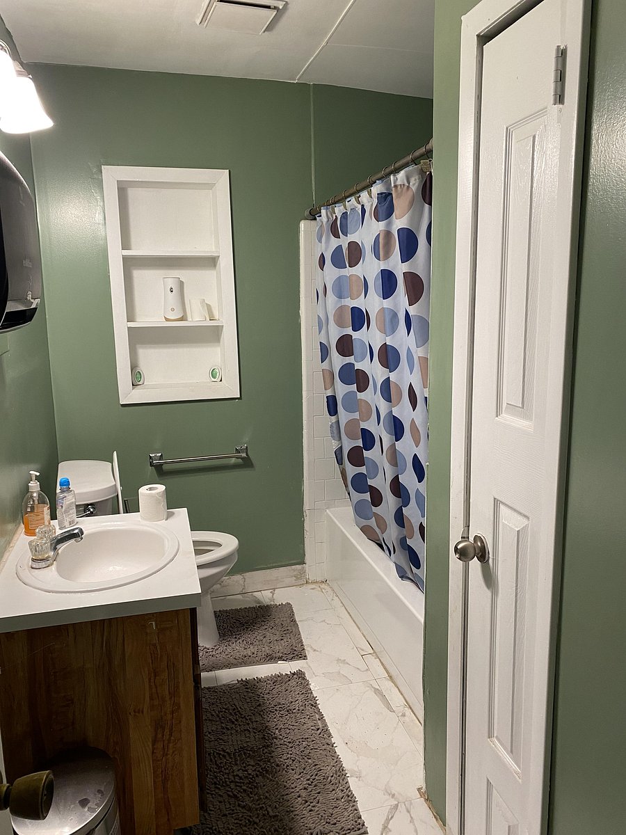 Main hallway bathroom