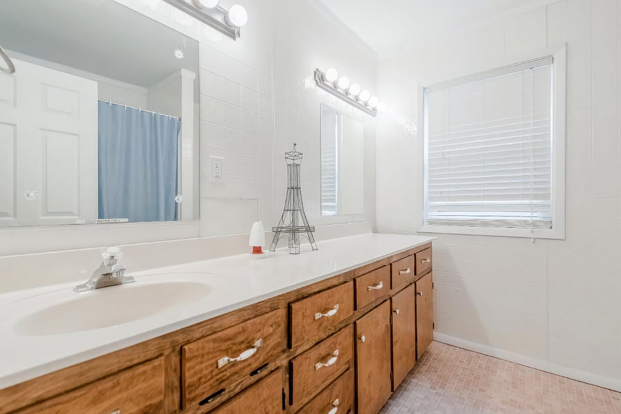 Large full bath downstairs