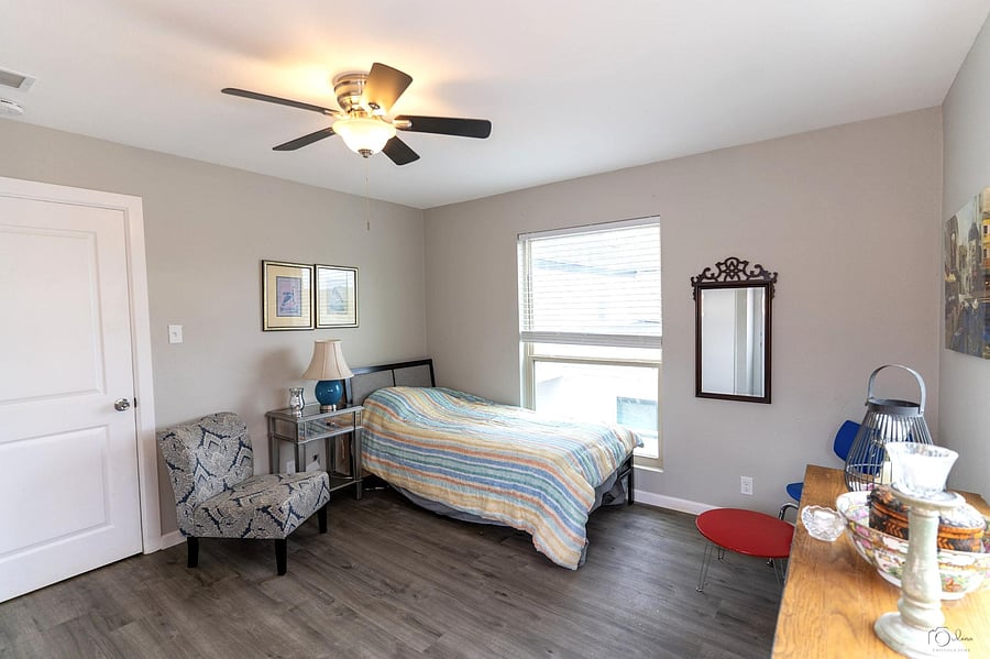 Big room with comfy bed and furniture