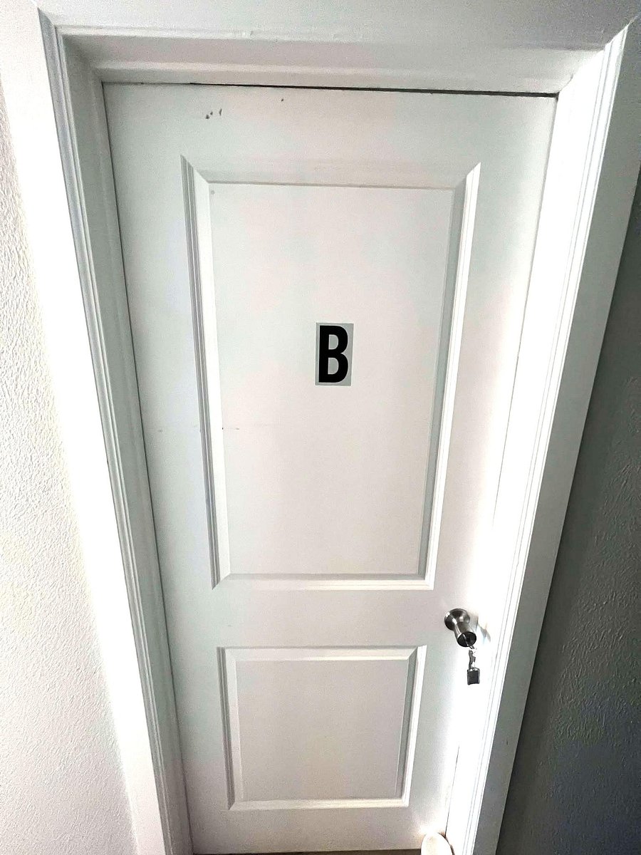 Entrance to Room B with key