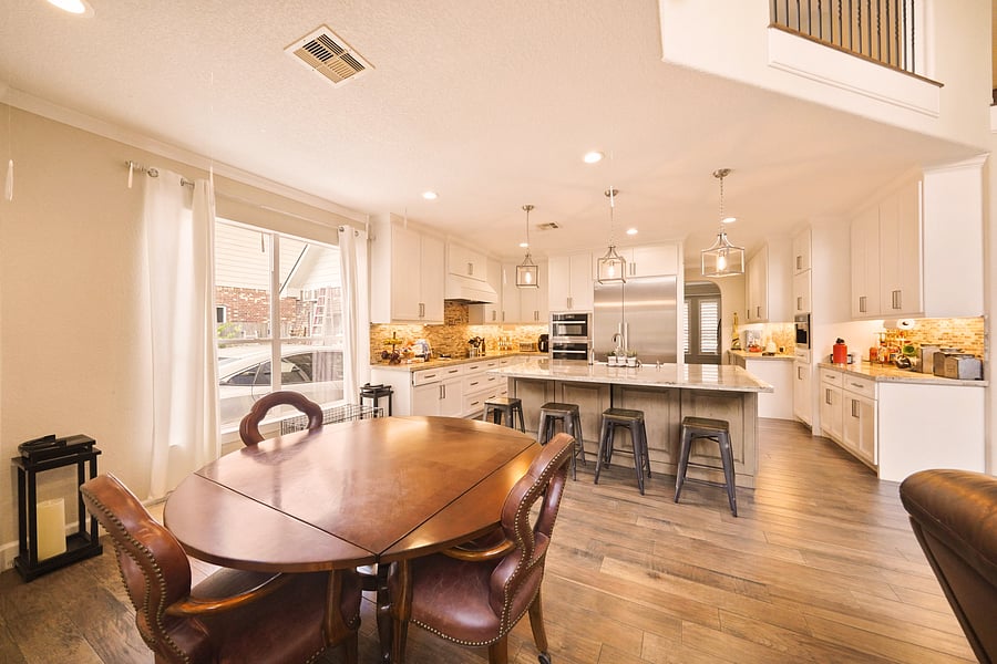Kitchen/Dining Table
