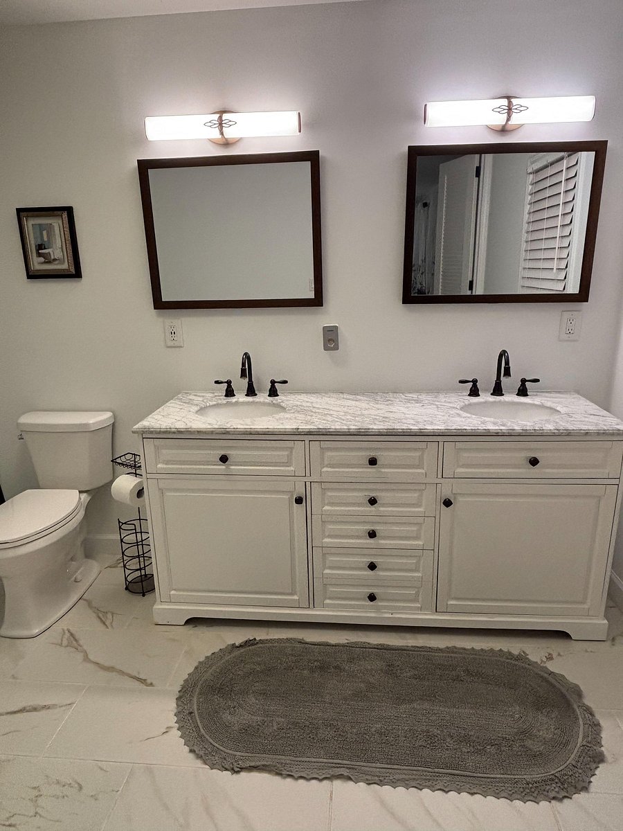 Double vanity sink