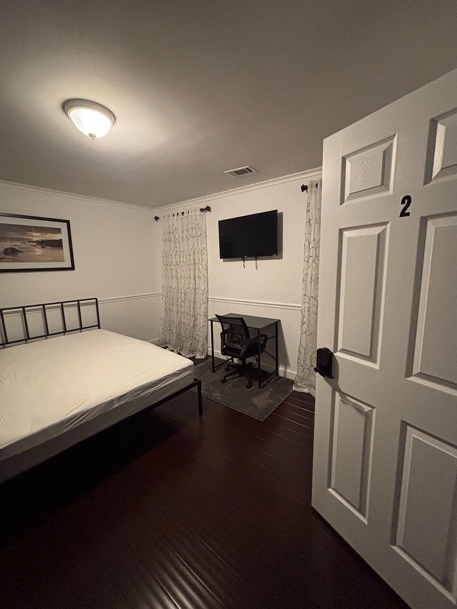 Bedroom 2 with TV and desk