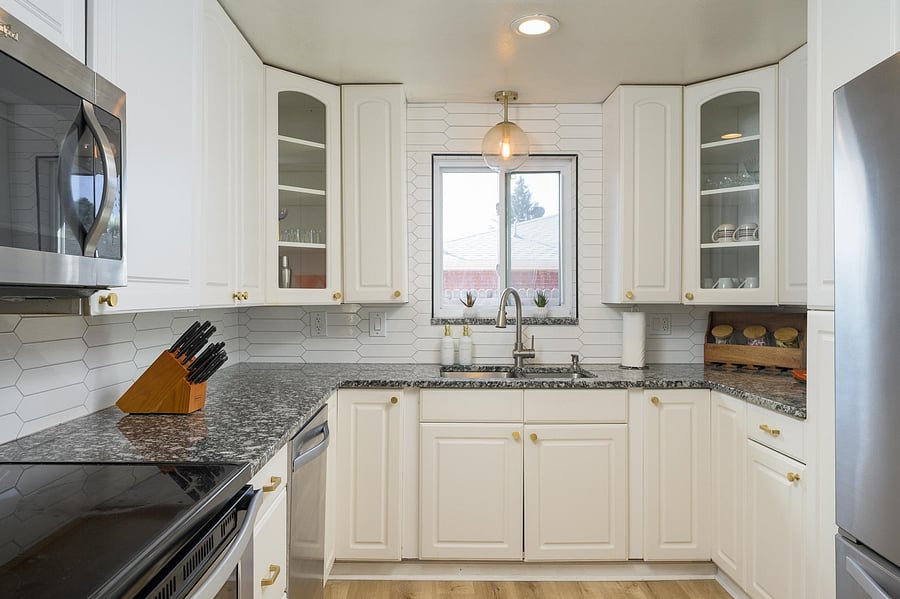 Large, open, well-stocked kitchen with new appliances.