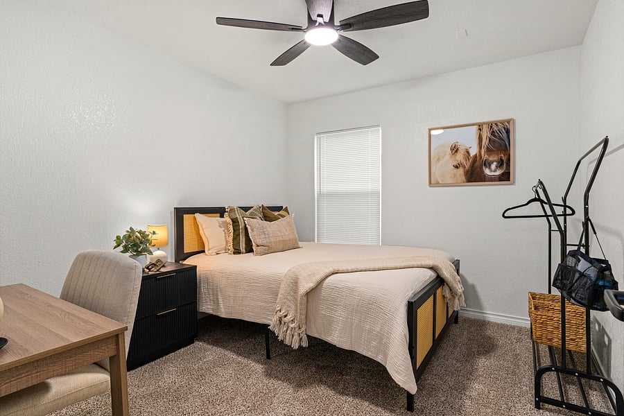 Bedroom 2 
Queen Bed
2 Drawer Nightstand
Wardrobe
Workspace
Seating
Full Length Mirror