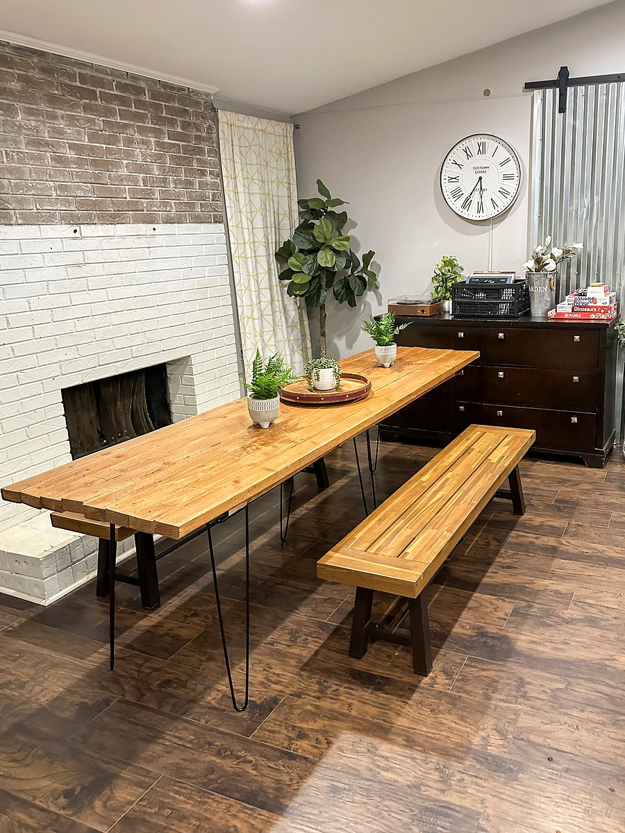 Larger dining area/work space