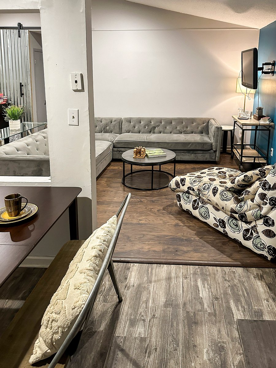 bench seating for eat-in kitchen