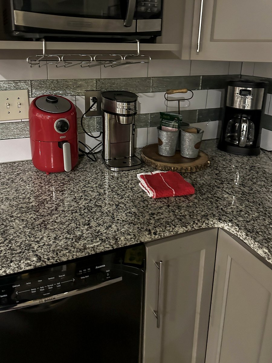 small appliances available in the kitchen