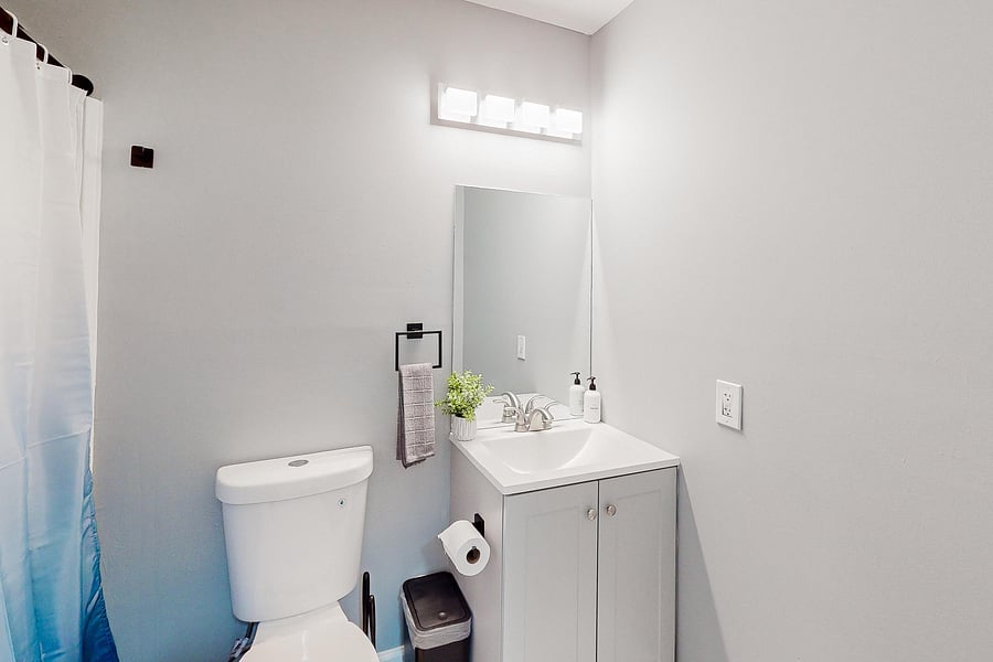 Shared Full Bathroom on the 1st Level