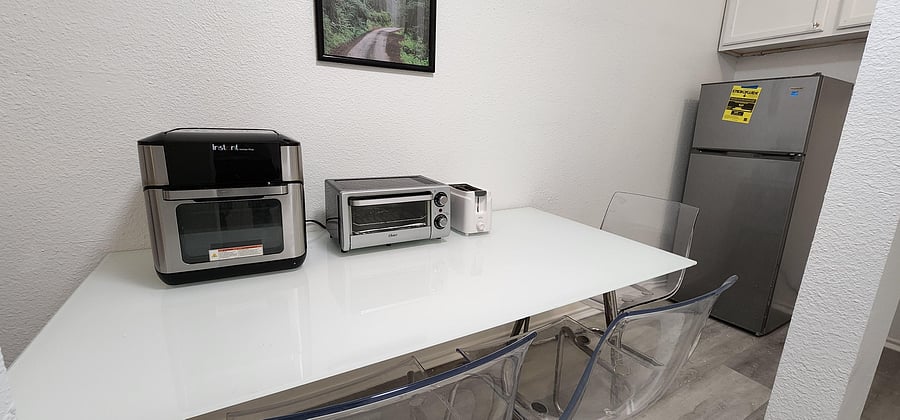 2nd Floor Kitchenette - Dining Table & 4 Chairs, Toaster, Over, Air Fryer