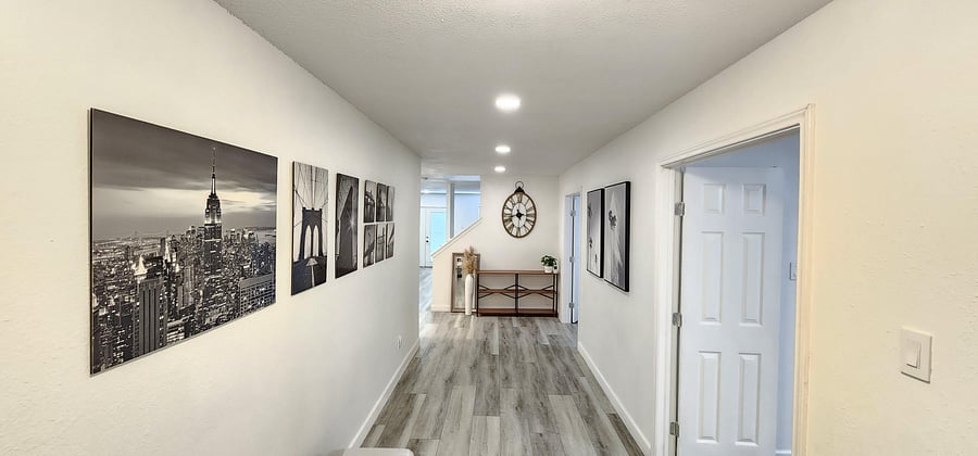 Hallway/ Entryway