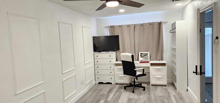 Exec Desk
& Chair wBackyard Tranquil View