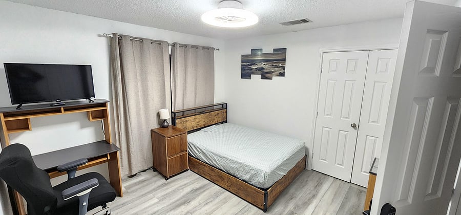 Smart TV, Desk & Chair, Nightstand & lamp