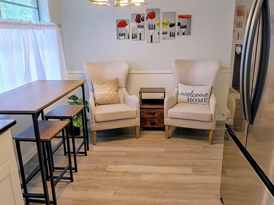Breakfast/Sitting Area