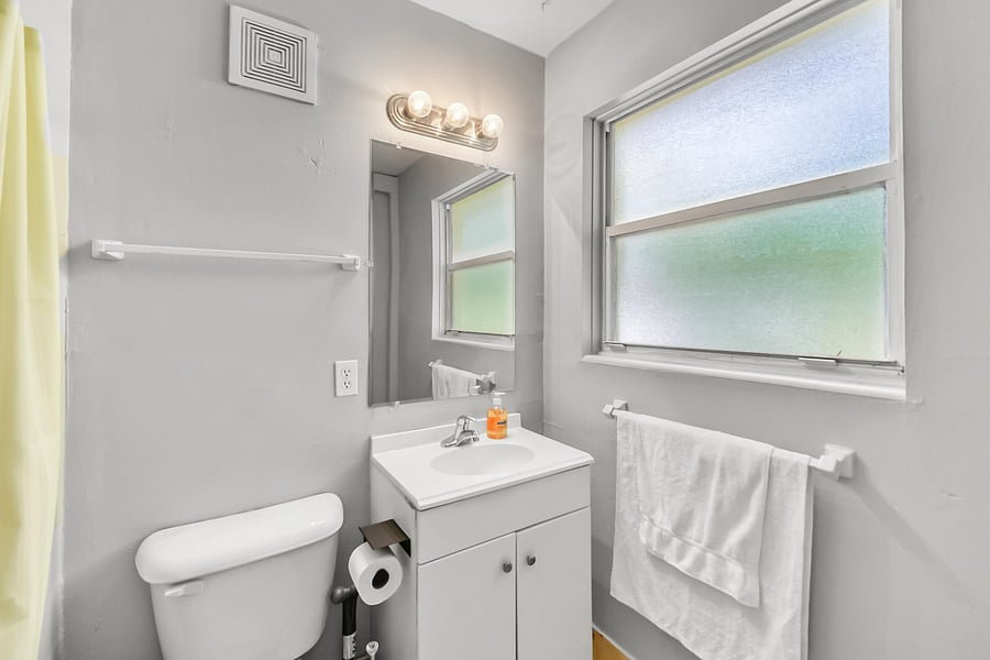 BATH 2 WITH SHOWER