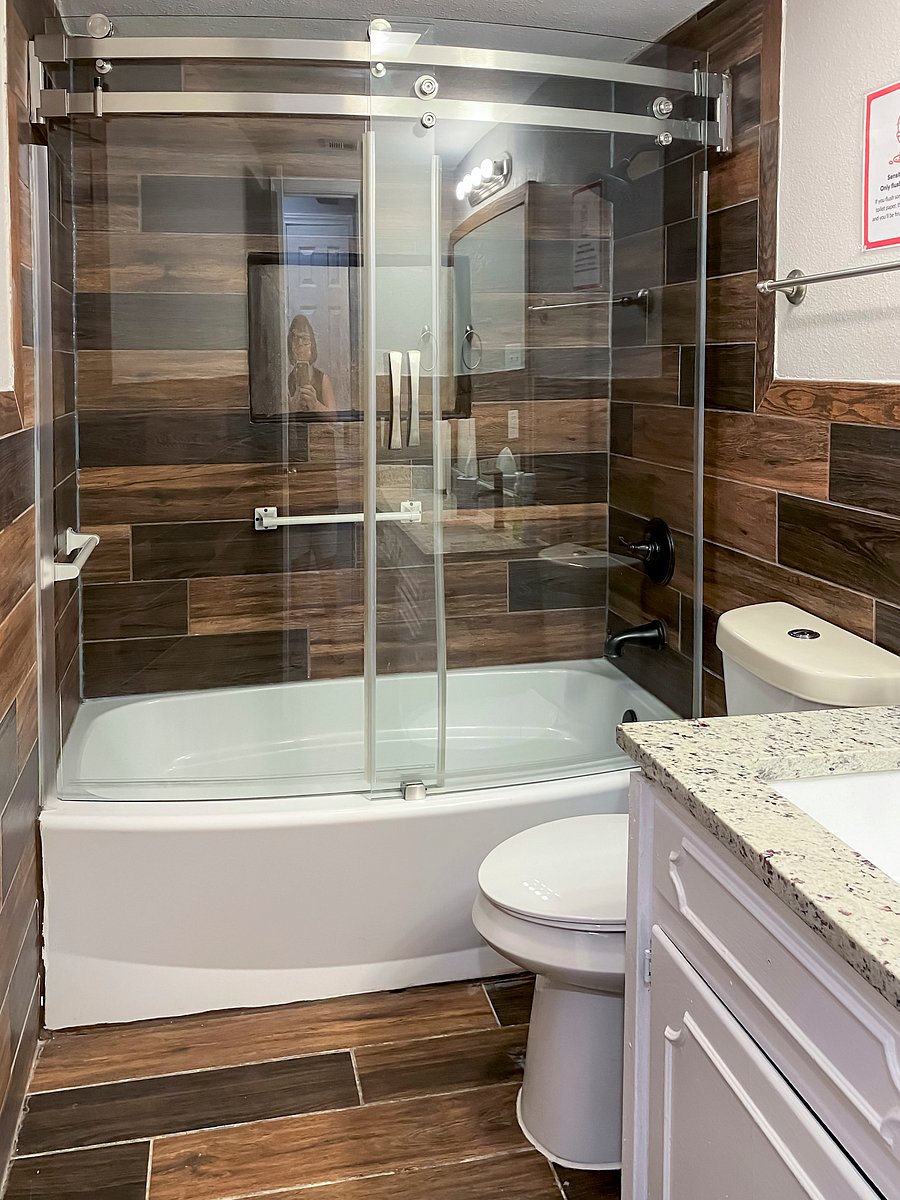 Main Floor Bathroom with Tub-Shower Combo, Vanity with Granite Countertop, Toilet