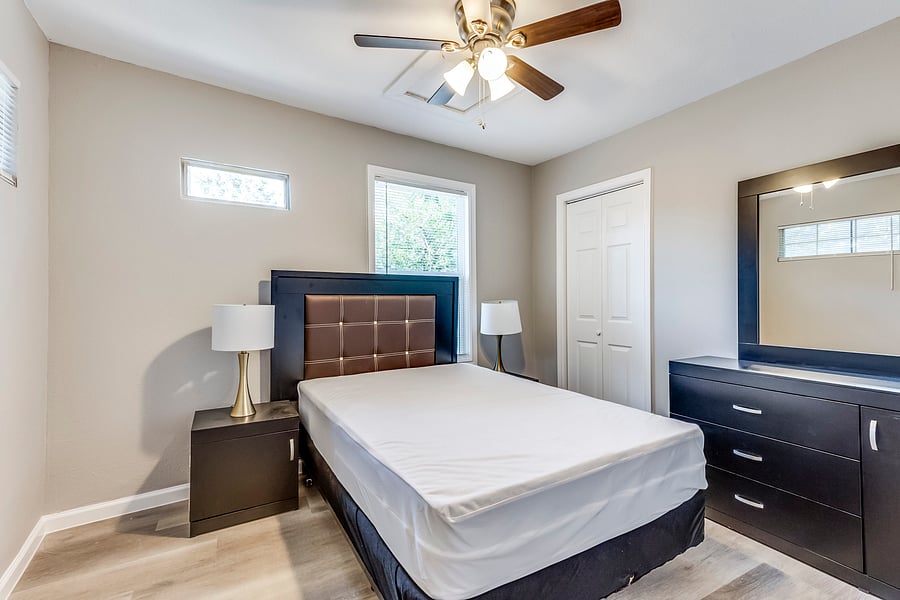 Bedroom 3 Full Bed, 2 Side Tables and 2 Lamps