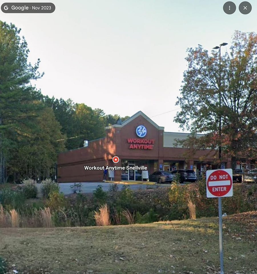 24/ 7 gym with in walking distance
