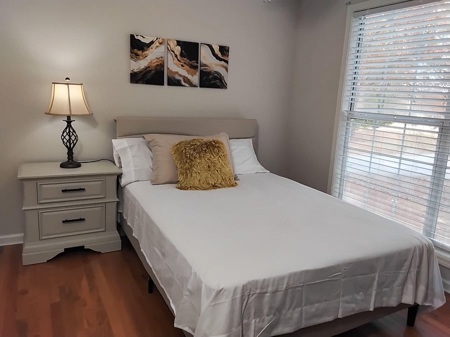 Full size bed