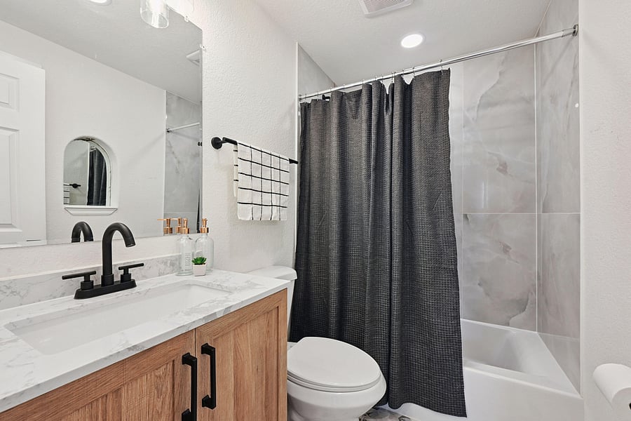 Shared bathroom to Room B, C