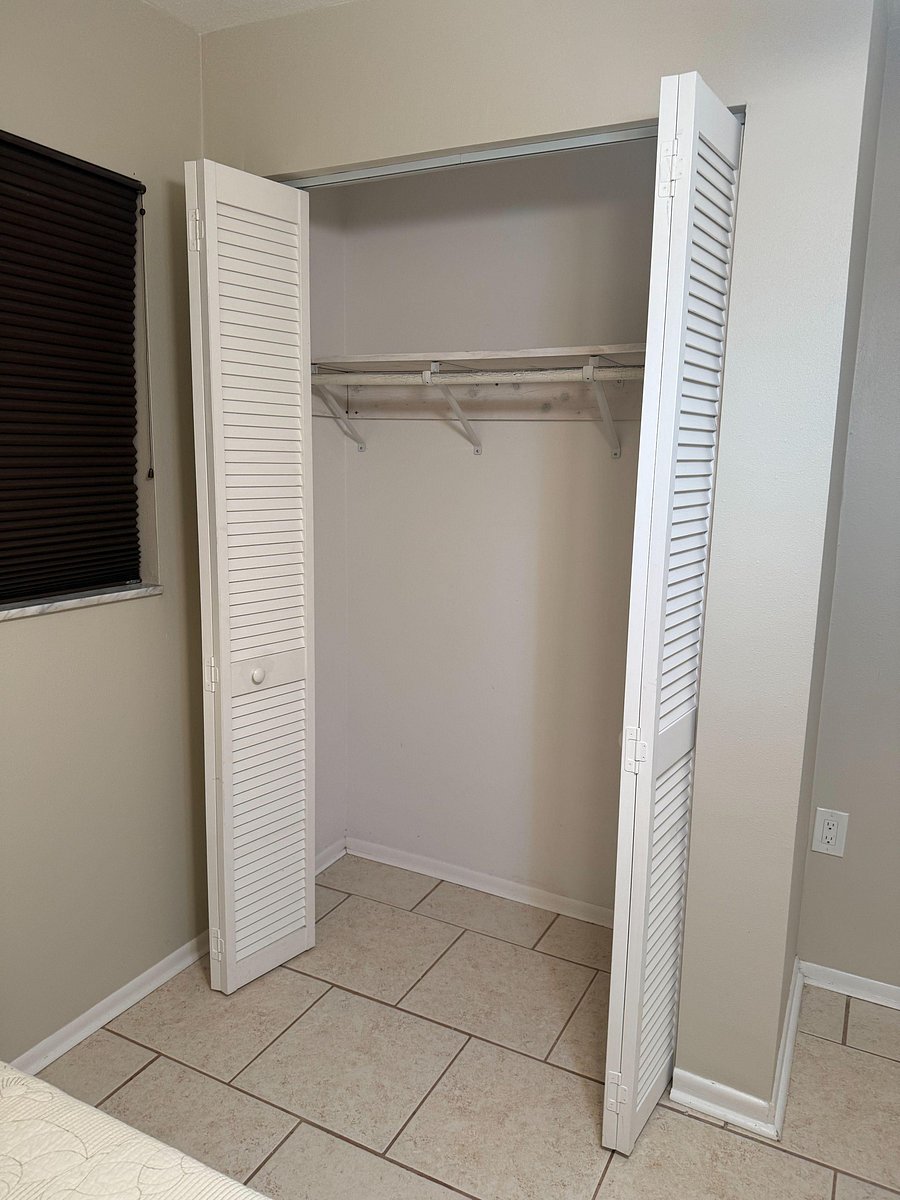 Reach in closet