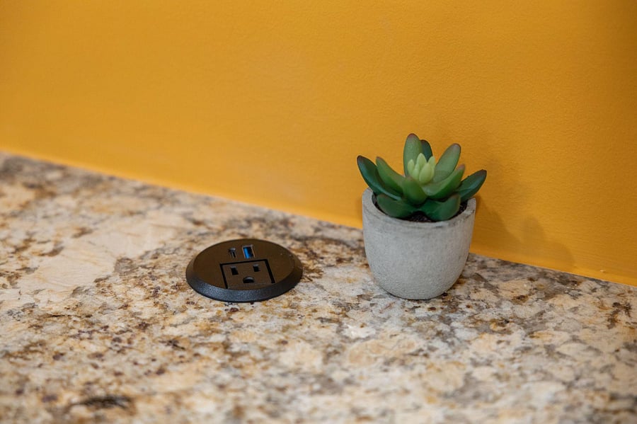 plug for workstation