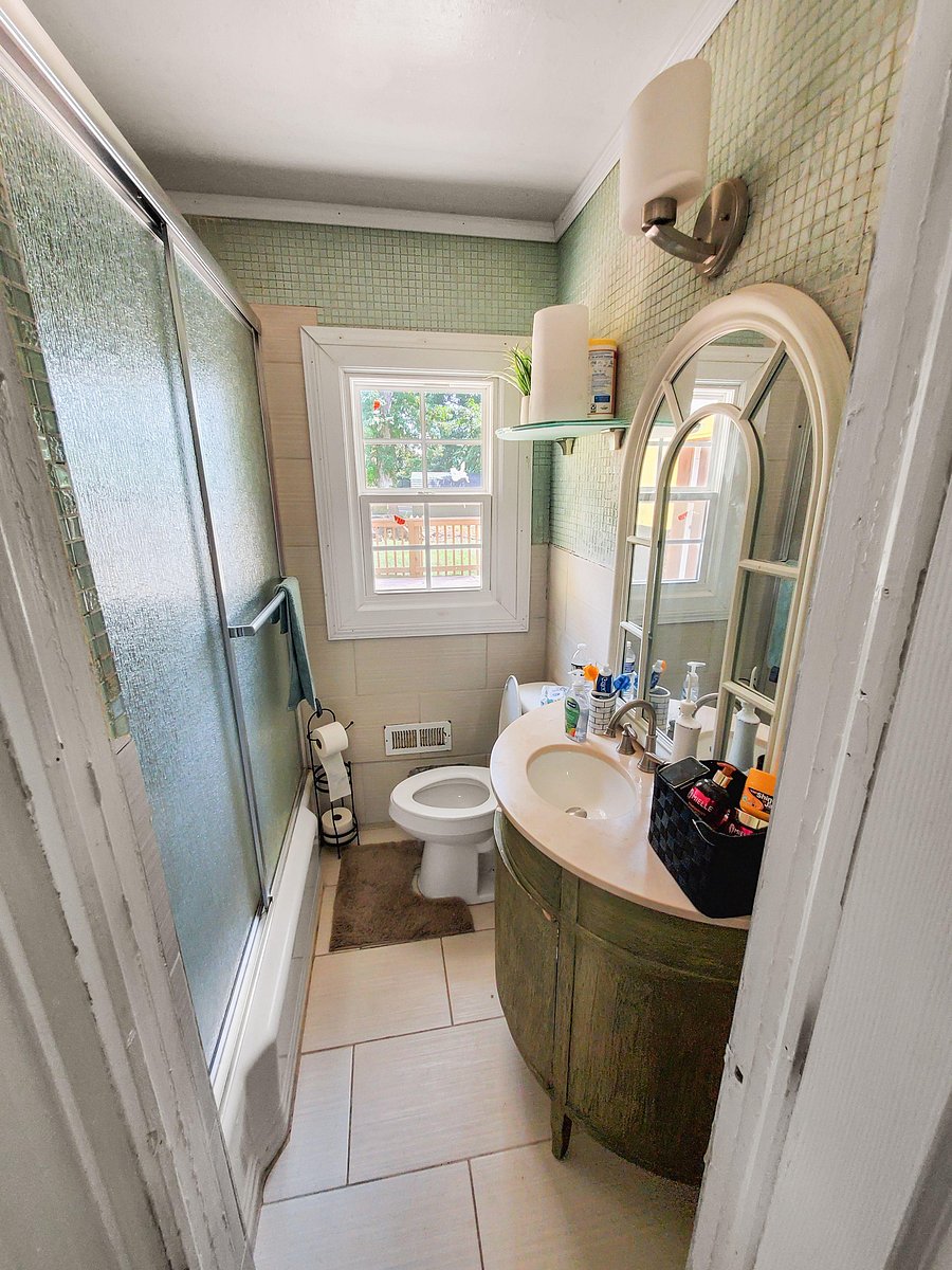 Shared Bathroom for Room 2 & 3