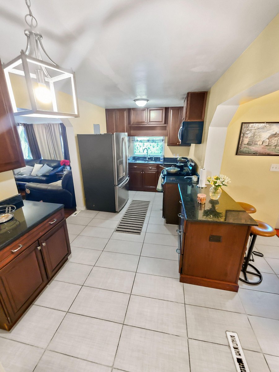 Common/Dining Area for Kitchen 1