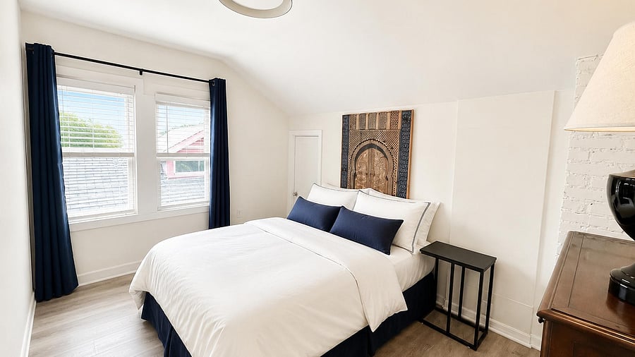 Cozy & sleek bedroom with a full bed , 2 windows . Dresser & small desk. Quiet 2nd floor next to bathroom & reading nook