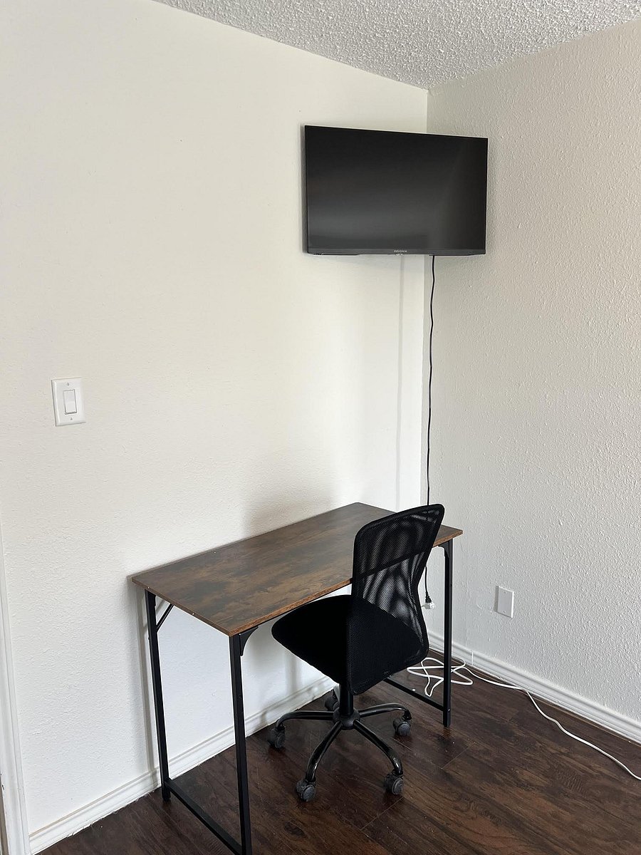 Versatile nook with a mounted TV and a dedicated desk setup, ideal for remote work, studying, or streaming.