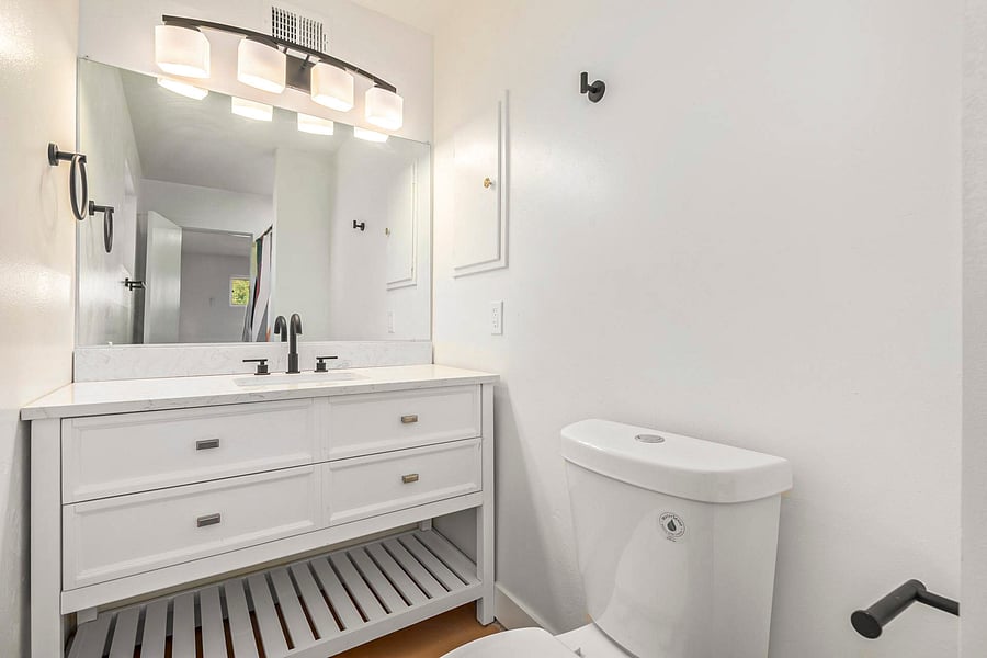 Bathroom 3 (private in Rm 1)