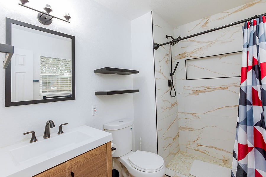 Master bathroom room 6