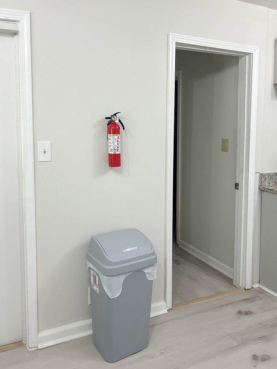 Kitchen fire extinguisher